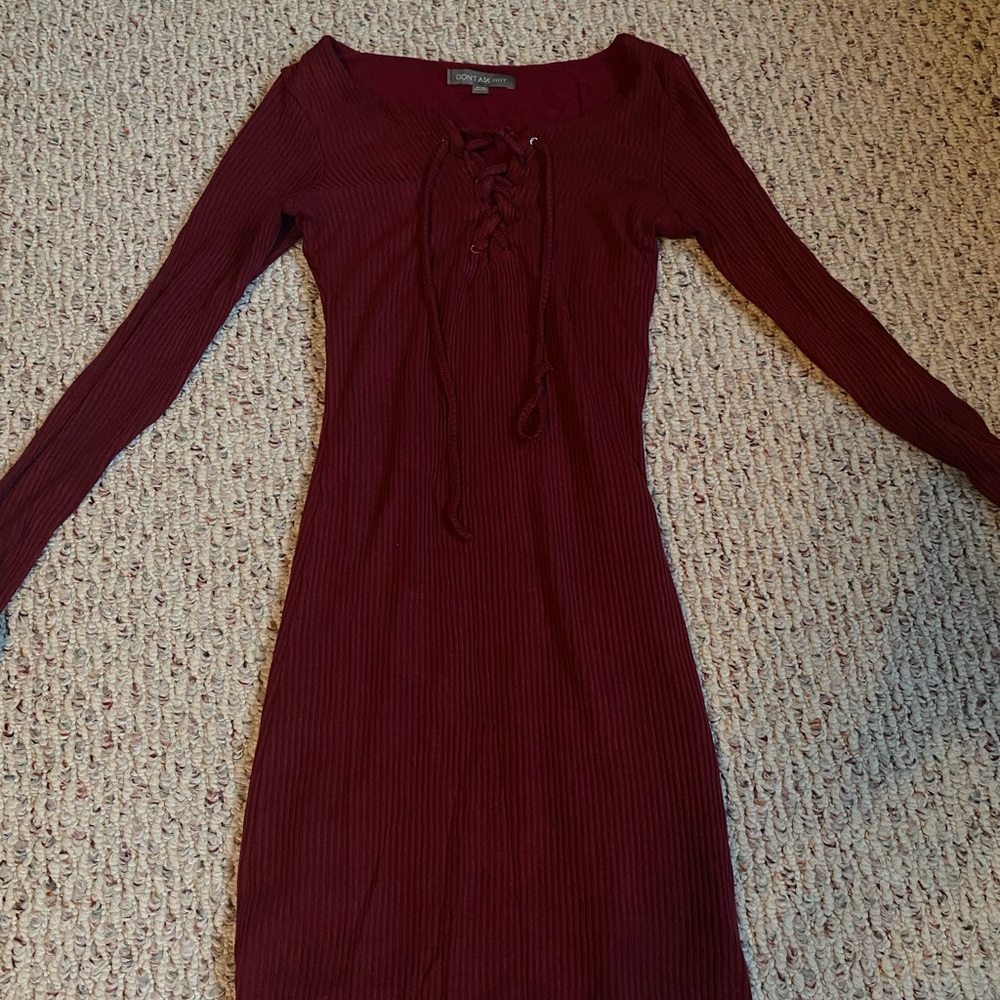 Body-con wine red long sleeve dress